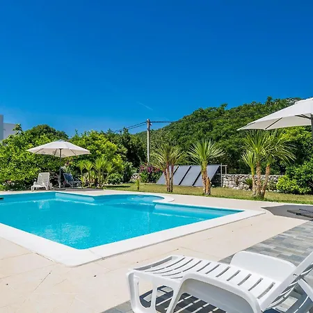 Cozy In Veliki With Swimming Pool